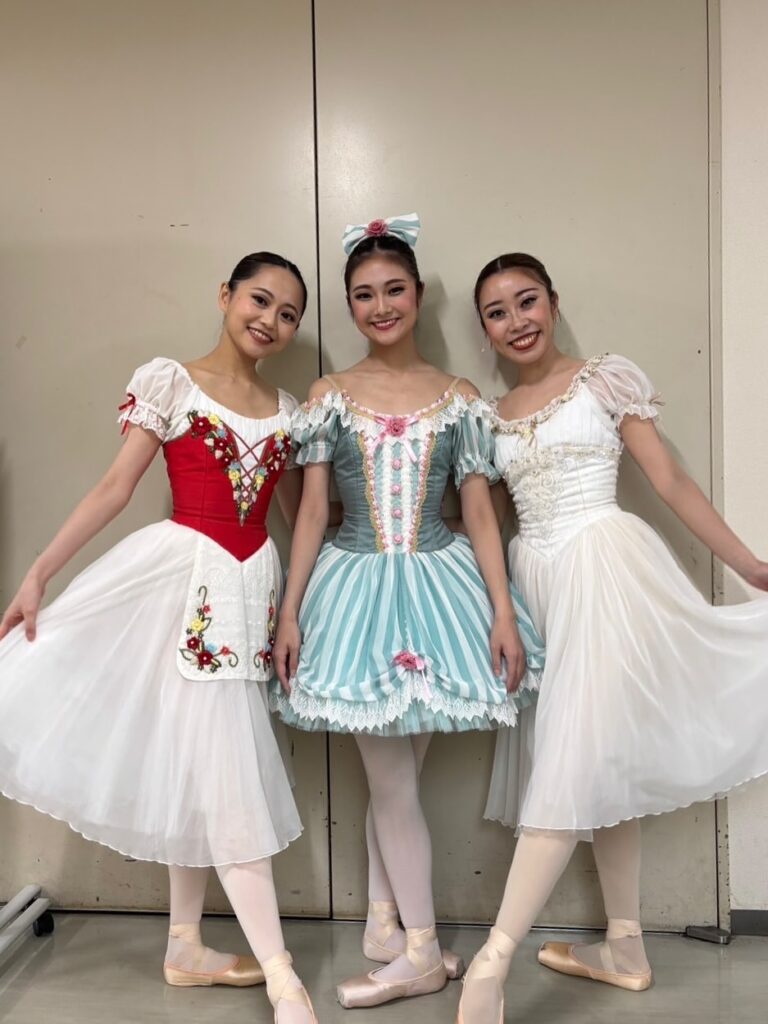 スワニルダ3人娘とフランツ子ども達のお世話をしながら頑張って踊ってくれました