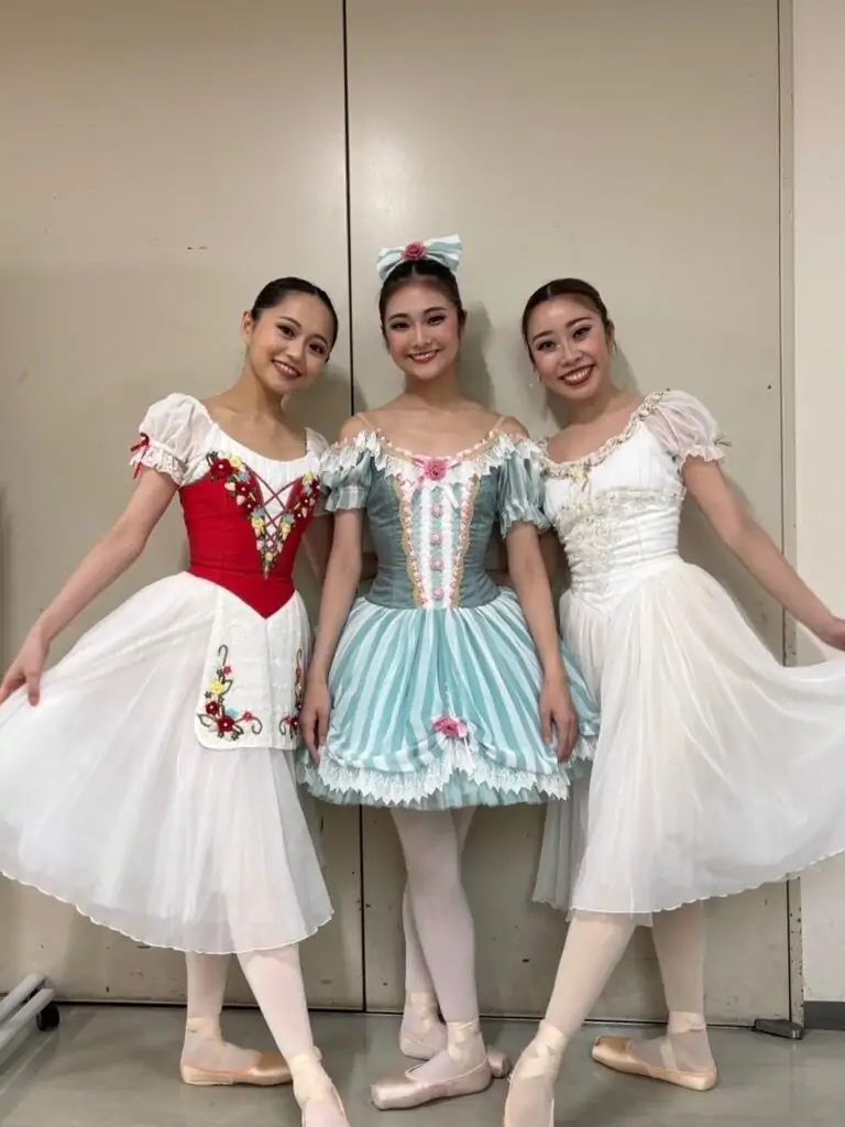 スワニルダ3人娘とフランツ子ども達のお世話をしながら頑張って踊ってくれました