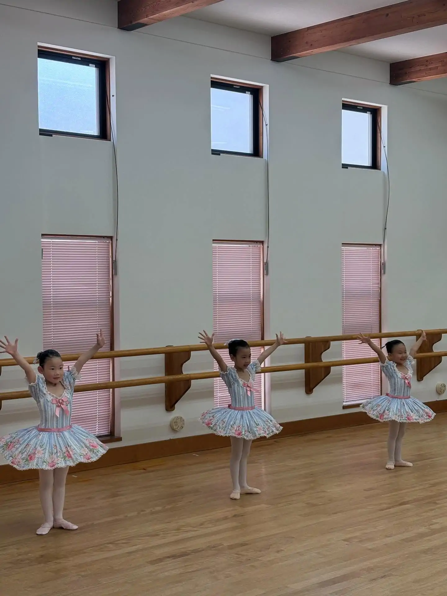 .エンゼルクラス生徒募集しております🩰(水)15:30〜16:30(金)16:00〜17:00随時体験レッスン、ご見学可能ですのでお気軽にお問い合わせくださいお電話もしくはスタジオホームページのお問い合わせフォームより、ご連絡お願いいたします。#長谷川バレエスタジオ#横浜バレエ#東戸塚バレエ#戸塚バレエ#大人バレエ#大人初心者バレエ #子ども習い事#子どもバレエ #東戸塚習い事